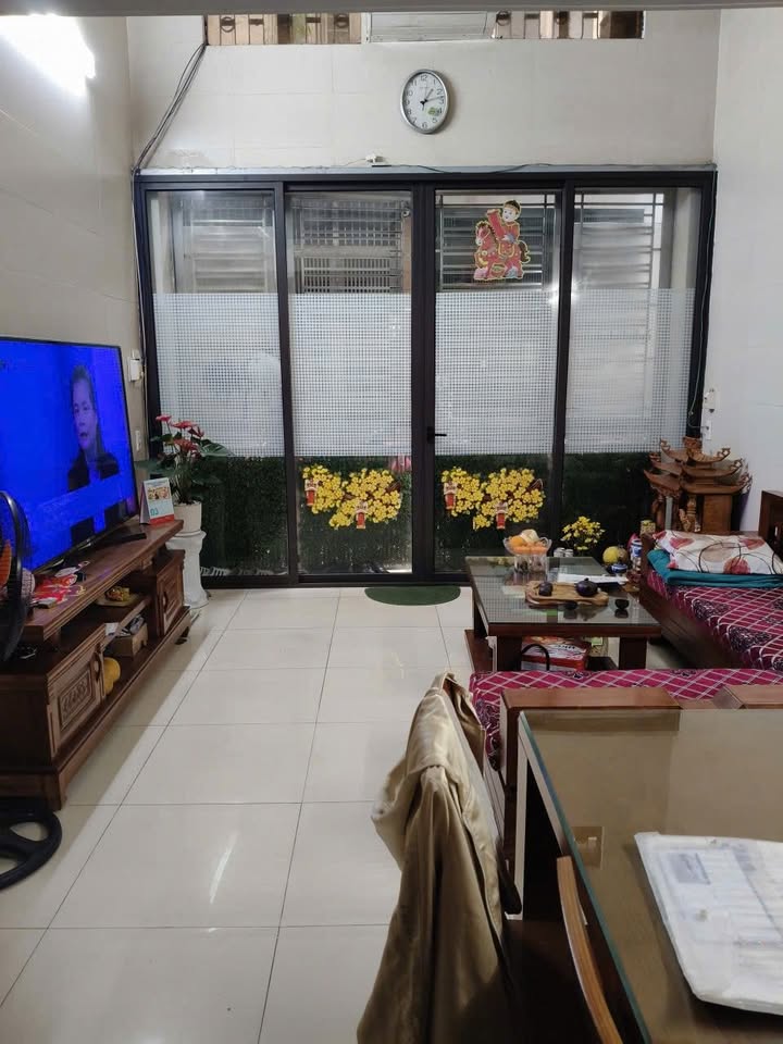 Nhà Thọ Lão, Hai Bà Trưng 39m² - 11.5 Tỷ, Ngõ 2.5M, Sổ Đỏ Vuông Vắn