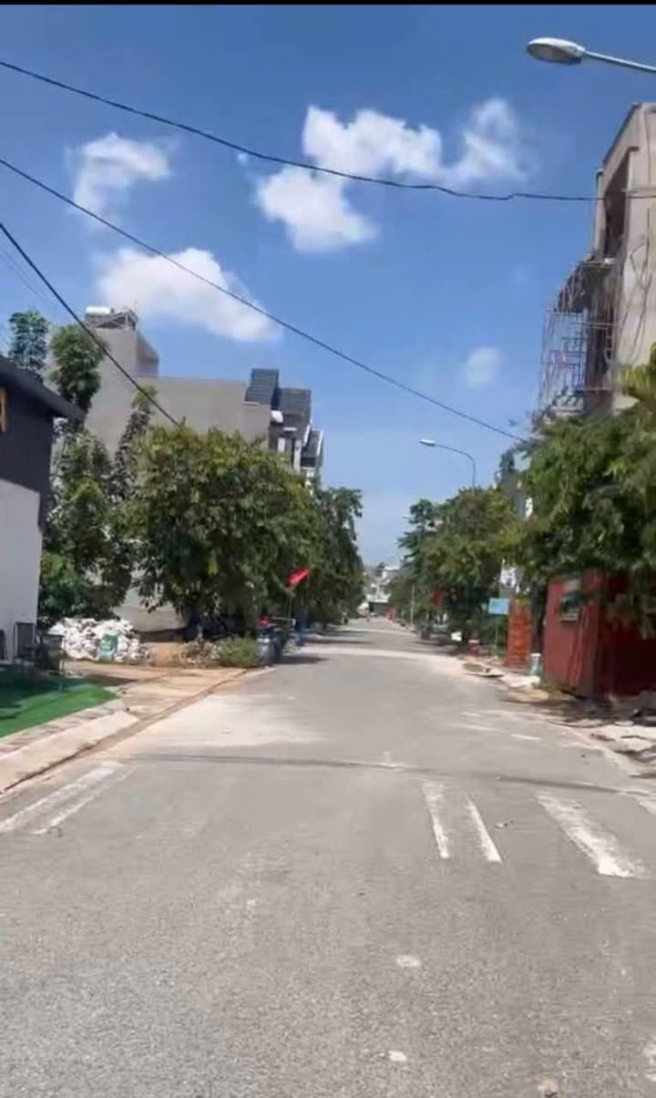 Nhà riêng Hẻm Cây Da Dĩ An 5 triệu/tháng - Sẵn sàng ở ngay!