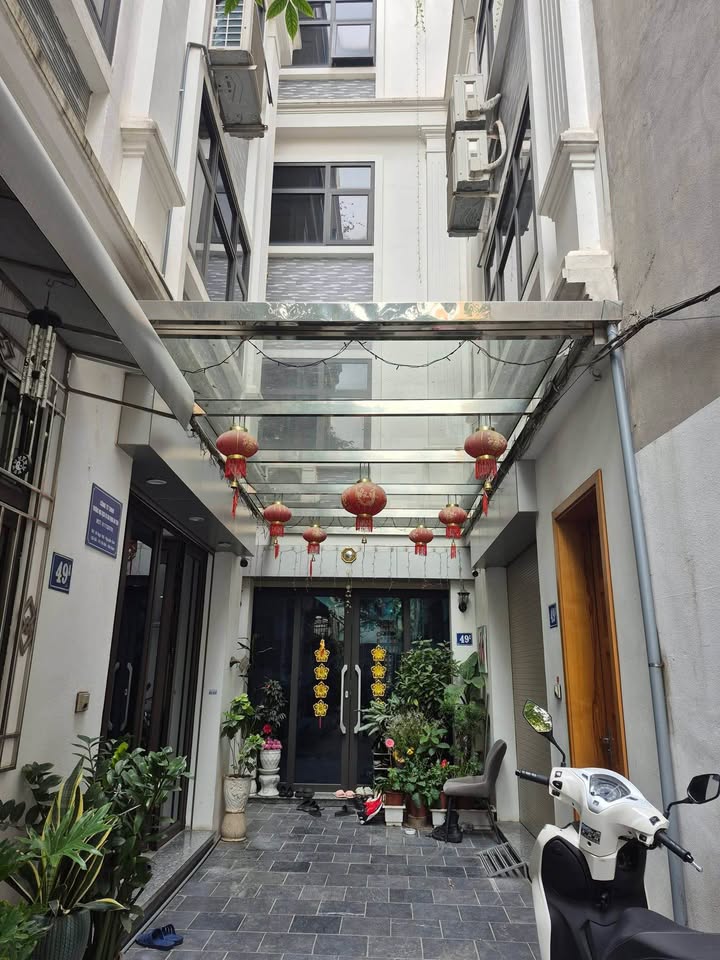 Nhà 5 Tầng Nguyễn Sơn Long Biên - 48m², Mặt Tiền 8.9m, Giá 12.8 Tỷ