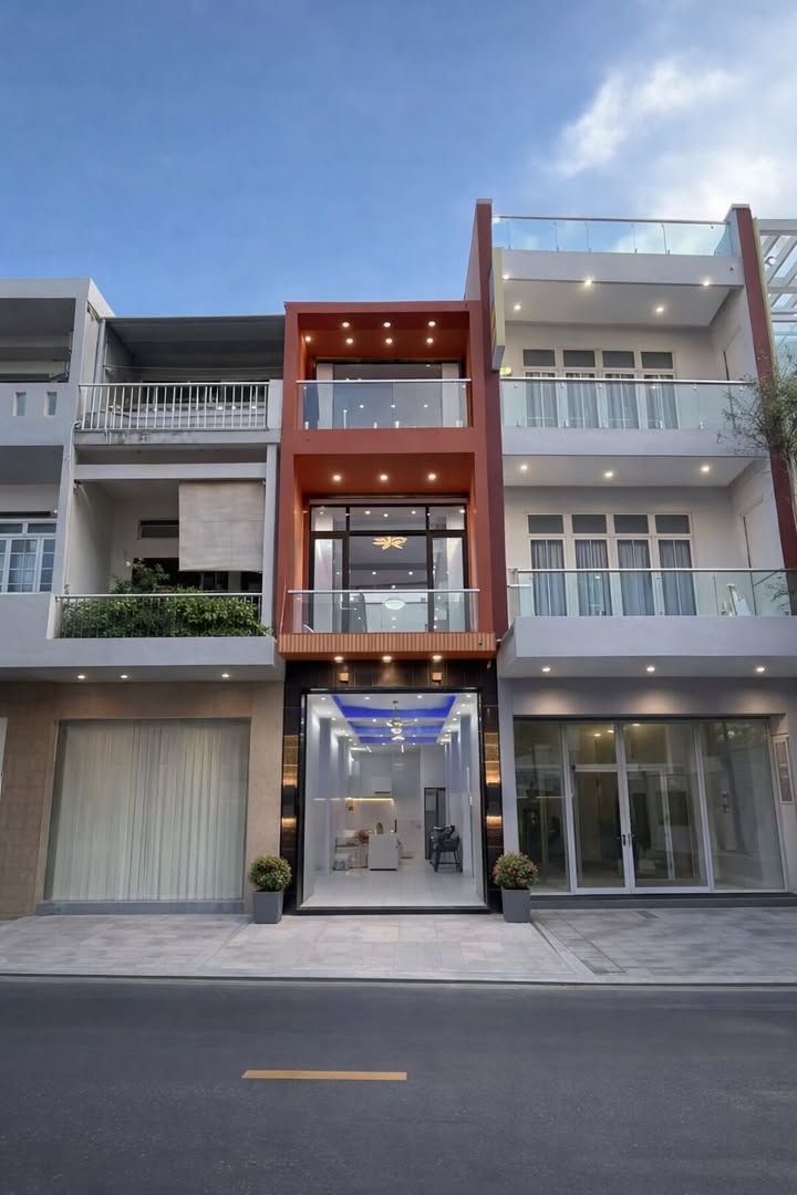 Nhà Mặt Tiền Lạc Long Quân, Quận 11 - 52m², 3 Tầng, Sát Đầm Sen