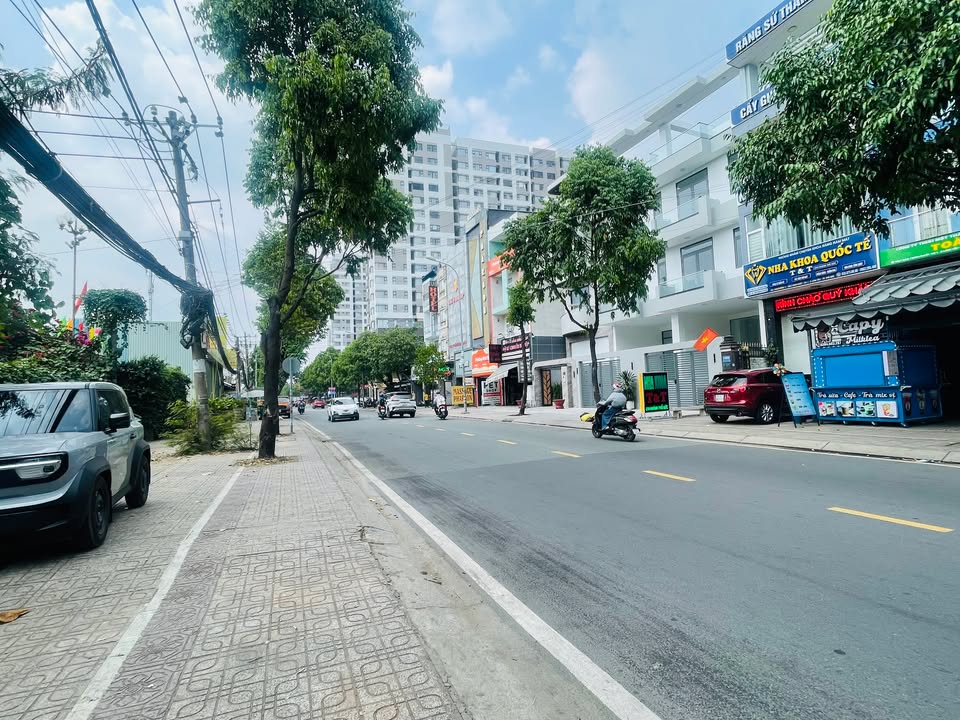 Nhà Mặt Tiền Phạm Văn Đồng, Thủ Đức - 104m² Kinh Doanh Đắc Lộc