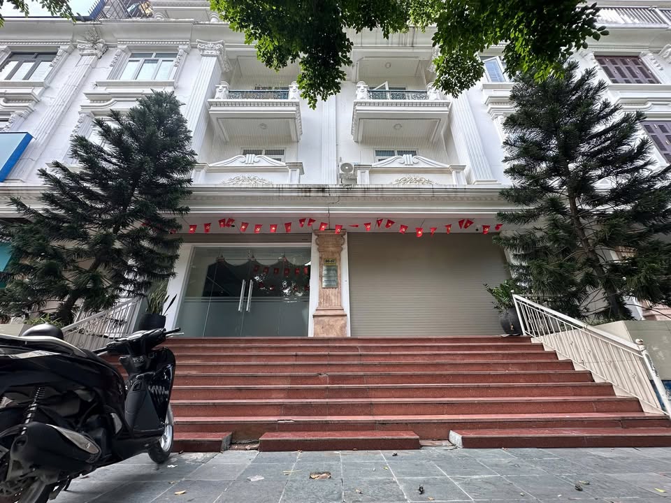 Tòa nhà mặt tiền Phạm Văn Đồng, Cầu Giấy - 1000m² Kinh doanh Đa ngành