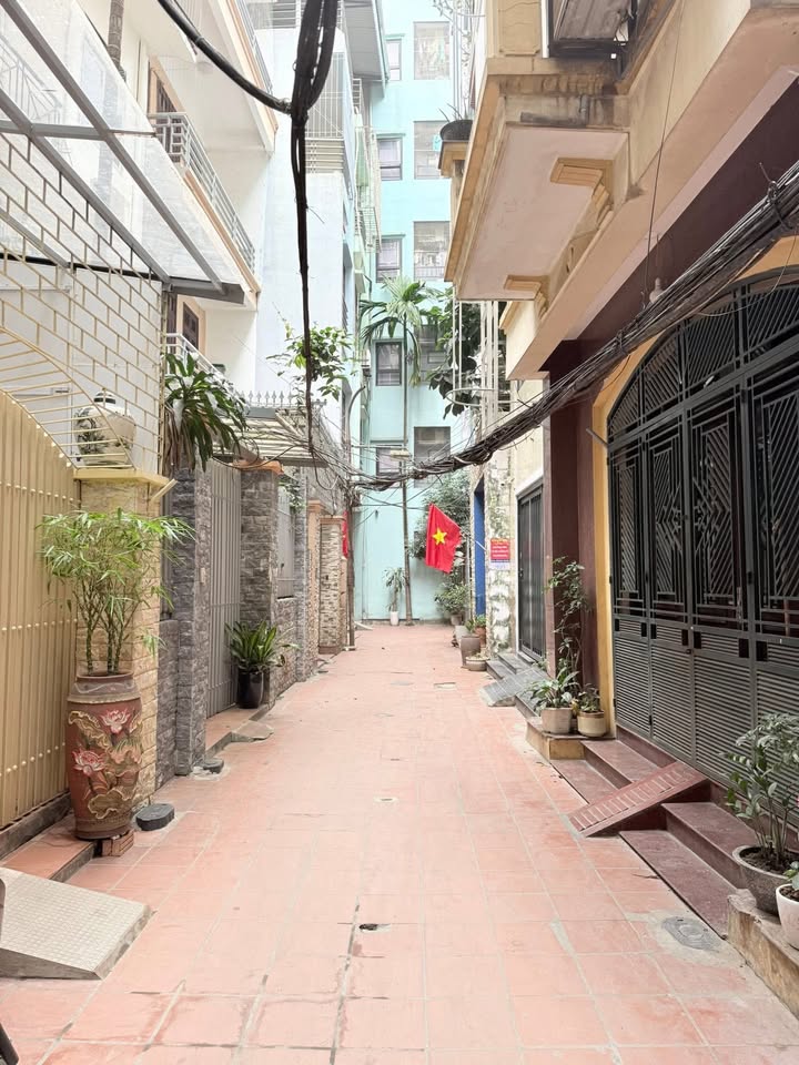 Nhà Cầu Giấy 58m² 17.8 tỷ - Ô tô vào tận nhà, dòng tiền 40 triệu!