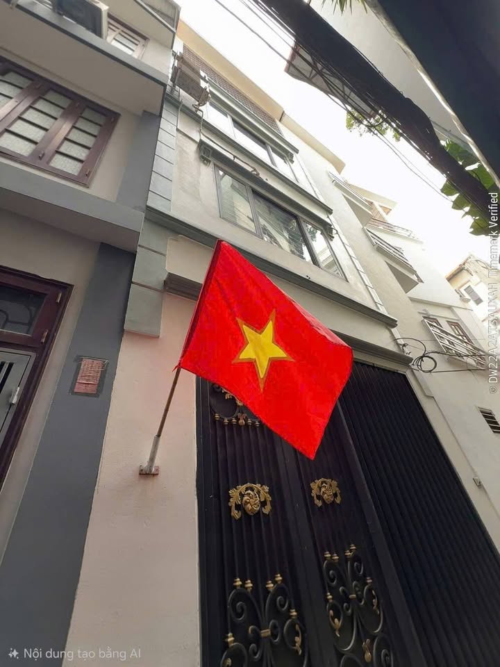 Nhà Nguyên Căn Phố Bồ Đề 40m² giá 9 triệu – Ô tô gần nhà, sẵn sàng ở ngay!