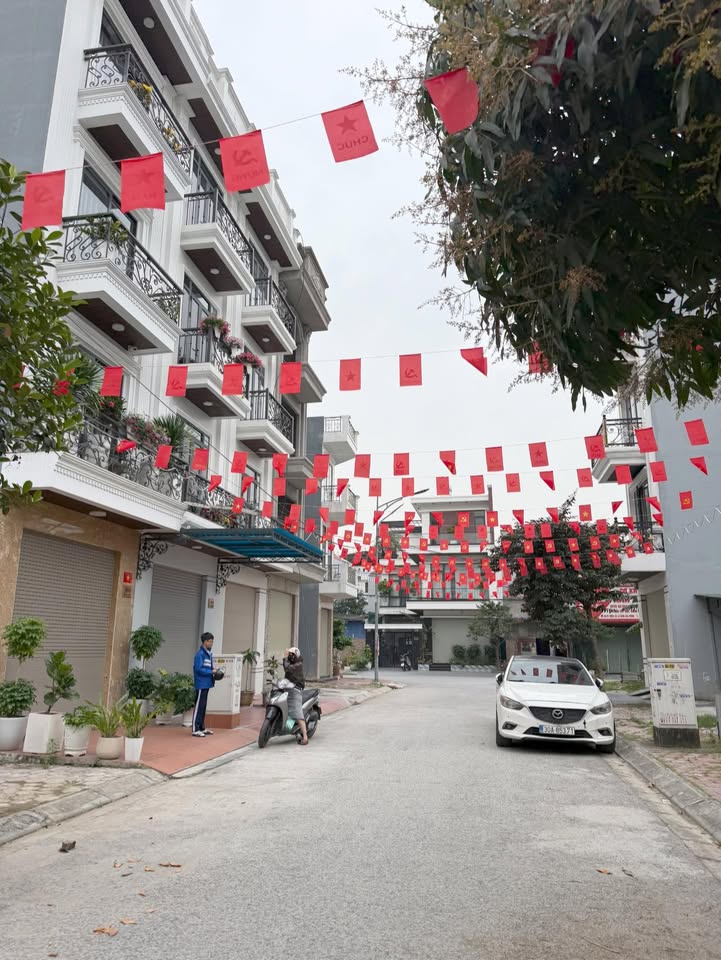 Nhà Phố TDC Hồ Sen 60m² - Kinh Doanh Đắc Lộc, Giá 6 Tỷ