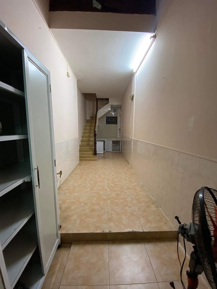 Nhà riêng 3 tầng Nguyễn Thái Học, Ba Đình - Vị trí đẹp, sẵn sàng vào ở!