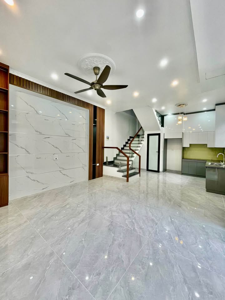 Nhà 4 Tầng Ngô Gia Tự 40m² - Ngõ Thông Taxi Đỗ Cửa - Giá 4.15 Tỷ