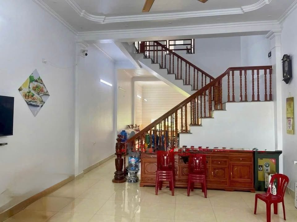 Nhà 3 Tầng Mặt Tiền Cát Linh - Kinh Doanh Đắc Địa 100m²