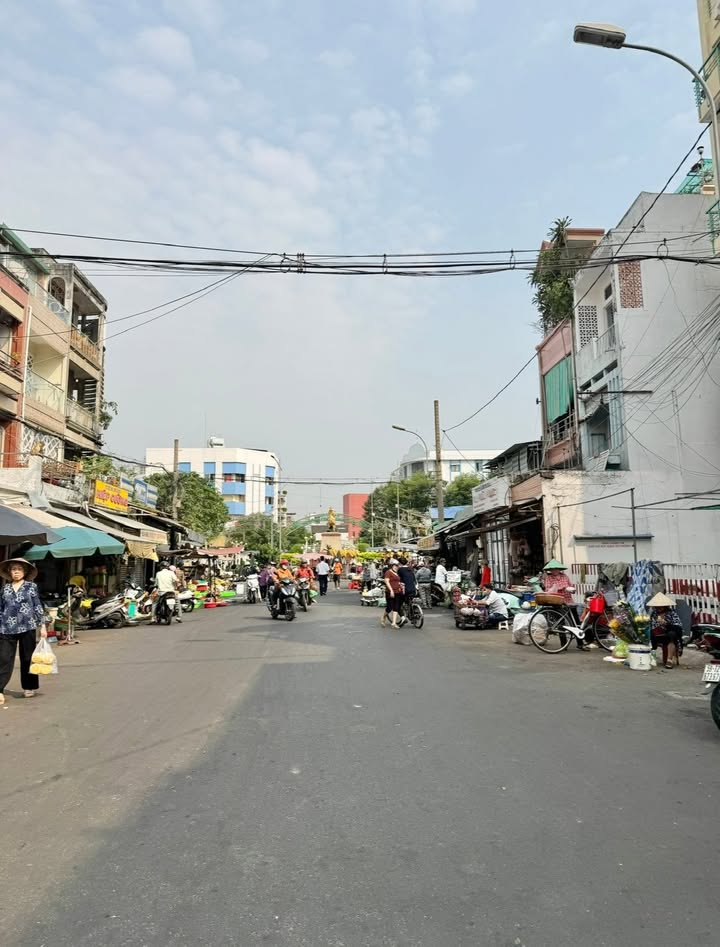 Nhà Phố Nguyễn Lâm Q10 33m² Giá 7.4 Tỷ - Sát Chợ, Hẻm Thông Kinh Doanh