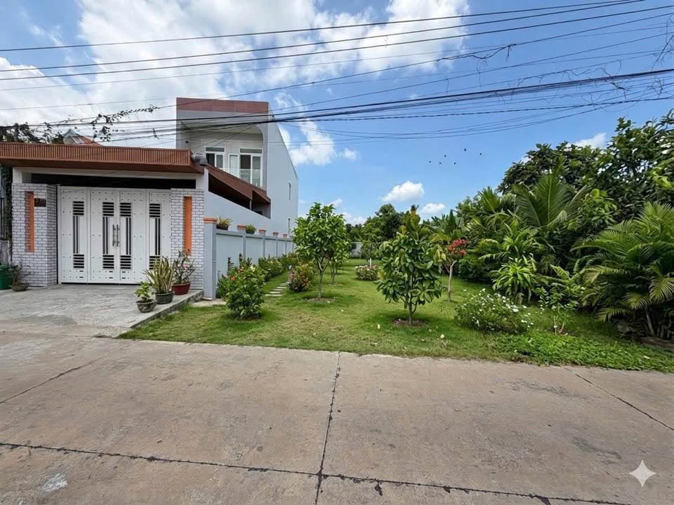 Nhà riêng Q. Phú Nhuận 380m² - Sân rộng ô tô vào tận nhà!