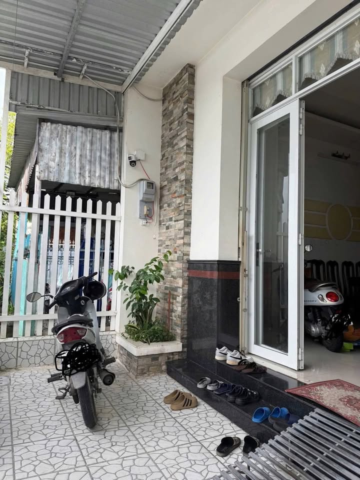 Nhà Riêng Long Xuyên 70m² - Full Nội Thất, Sẵn Sàng Ở Ngay!