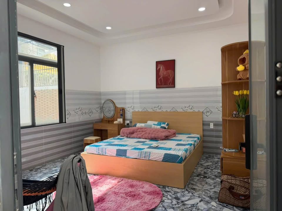 Nhà 100m² Đường Phú Nông, Nha Trang - Sân Vườn, Full Nội Thất
