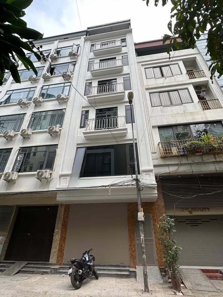 Cho thuê Văn phòng 7 tầng thang máy mặt tiền Chợ Văn La, Hà Đông