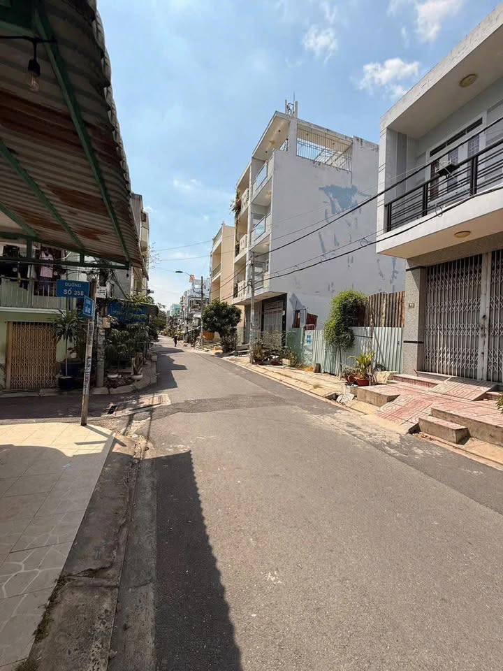 Nhà 4x15m Quận 6 - 2PN, Sân Thượng, Đường 10m, Giá 8.9 Tỷ