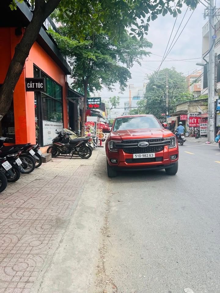 Nhà Mặt Tiền Góc Đường Hiền Vương, Tân Phú - 99m², 2 Tầng, Giá 16.7 Tỷ