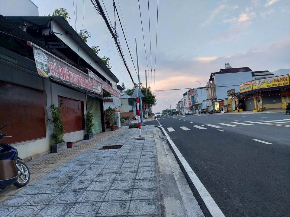 Nhà Mặt Tiền Hoàng Văn Thụ, Bảo Lộc - Góc 2 Mặt Tiền, 133m², 10 Tỷ