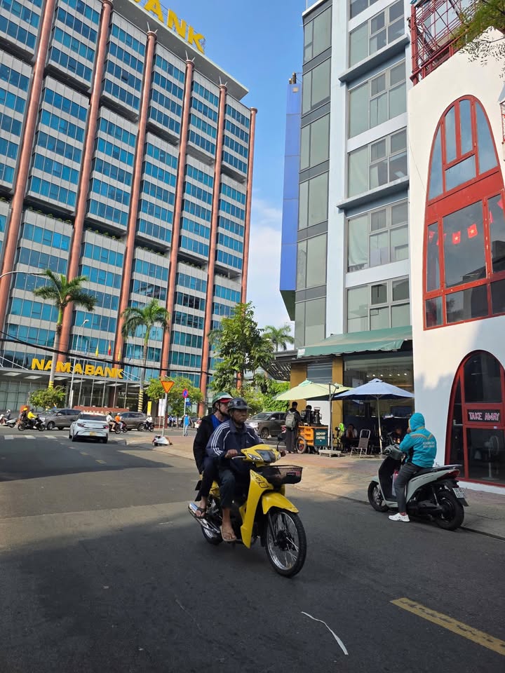 Nhà Mặt Tiền Ngô Thời Nhiệm Q3 - 6.7x8m - 20 Tỷ - Vỉa Hè Rộng