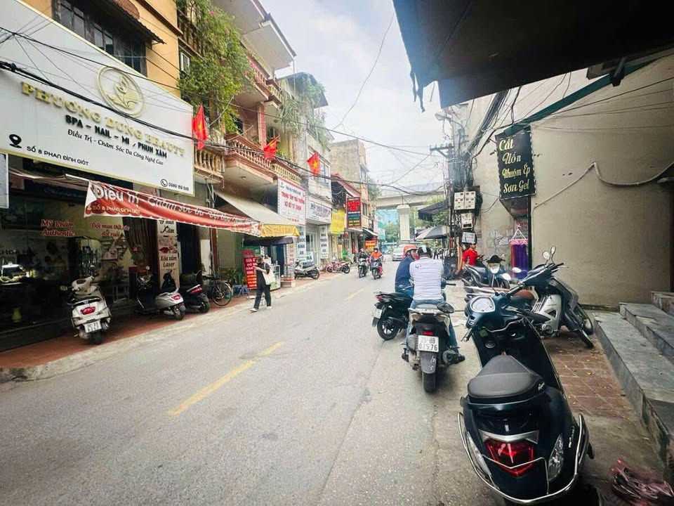 Nhà mặt phố La Khê Hà Đông 32m² 8.2 tỷ - Mặt tiền kinh doanh đắc địa