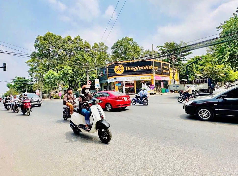 Nhà Phố Mặt Tiền Phạm Văn Thuận 80m² - Vị trí đắc địa, kinh doanh sầm uất!