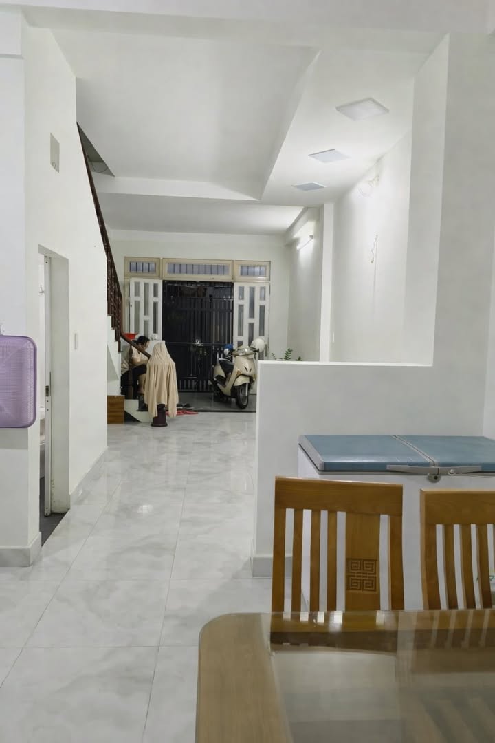 Cho thuê nhà nguyên căn full nội thất, 2PN gần UFM Võ Văn Hát, Q9 - 7.5 triệu/tháng