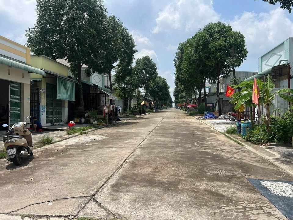 Bán Gấp Đất Thổ Cư Full 150m² Mặt Tiền Đường Dj6 Mỹ Phước 3, Bến Cát - Giá 1.8 Tỷ