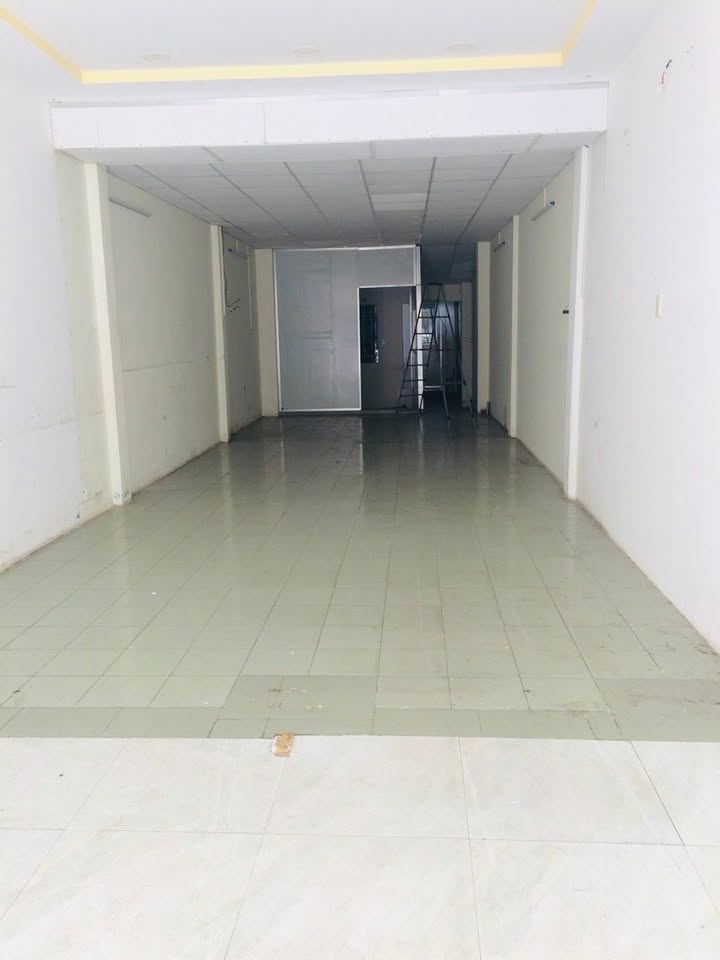 Mặt Bằng Kinh Doanh 108m² Mặt Tiền Hồng Lạc, Tân Bình - Giá 20 Triệu/Tháng