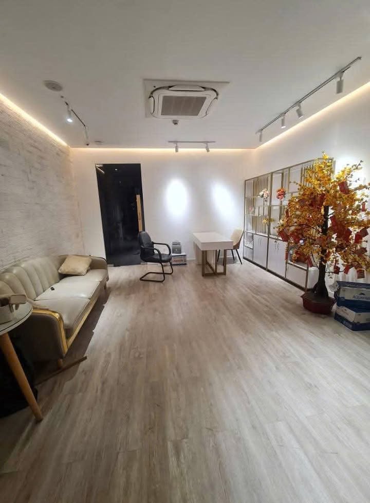 Cho thuê mặt bằng kinh doanh mặt tiền Quận 5, TP.HCM - Phù hợp ngành sạch