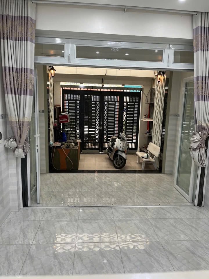 Cho Thuê Nhà Nguyên Căn Đường 22 Thủ Đức - 4PN, 6WC, Sân Thượng - 15 Triệu/Tháng