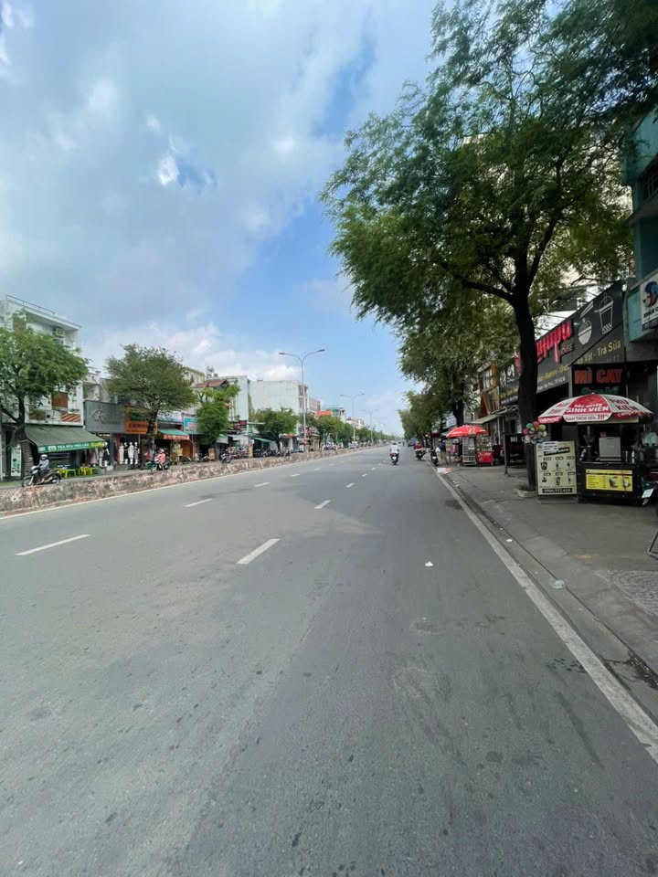 Nhà Mặt Tiền Lê Trọng Tấn, 100m², 8PN - Cho Thuê Kinh Doanh Đỉnh Cao