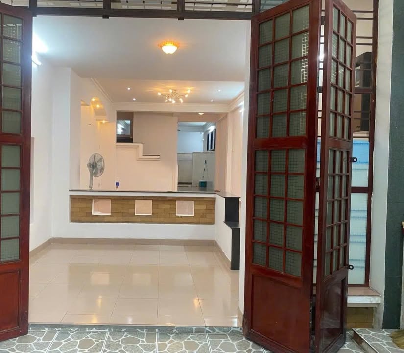 Nhà Hẻm Xe Hơi Hoàng Văn Thụ, Tân Bình - 4 Tầng, 5PN - 23 Triệu/Tháng