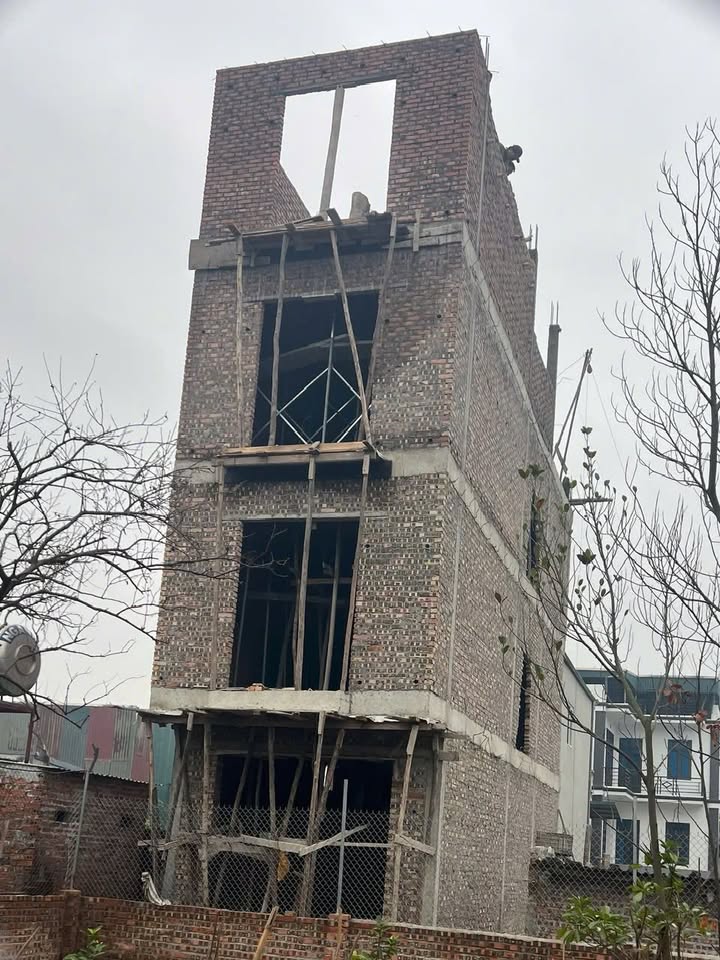 Nhà 4 Tầng Song Phương 50m² - 5.9 Tỷ, Gần Đại Lộ Thăng Long