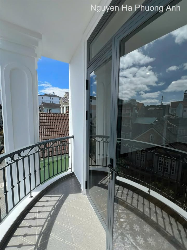 Nhà 94m² Phường 4 Đà Lạt - 1 Trệt 3 Lầu, Sân Đậu Ô Tô 7 Chỗ - 8.8 Tỷ