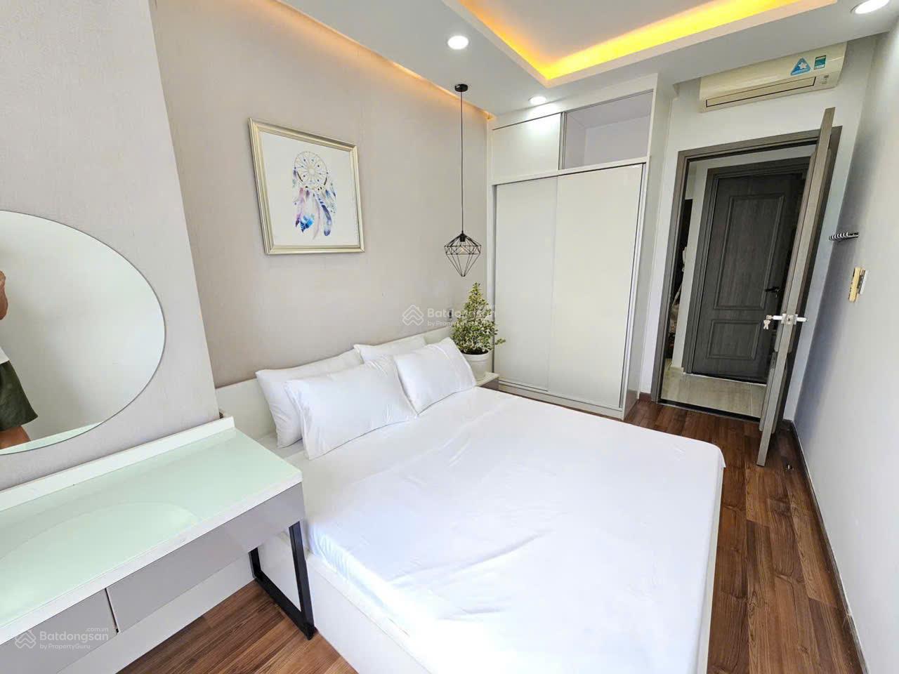 Căn hộ Kingston Residence Phú Nhuận 80m² giá 16 triệu - View đẹp, vào ở ngay!