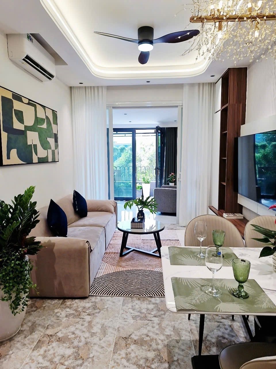 Căn hộ 51m² full nội thất, 2PN, giáp sân bay - 2.3 tỷ bao phí