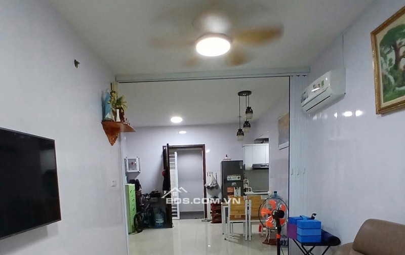 Căn hộ 70m² Trần Nhật Duật, Q1 - 2PN, Ban công thoáng mát, Giá 11.5 triệu/tháng