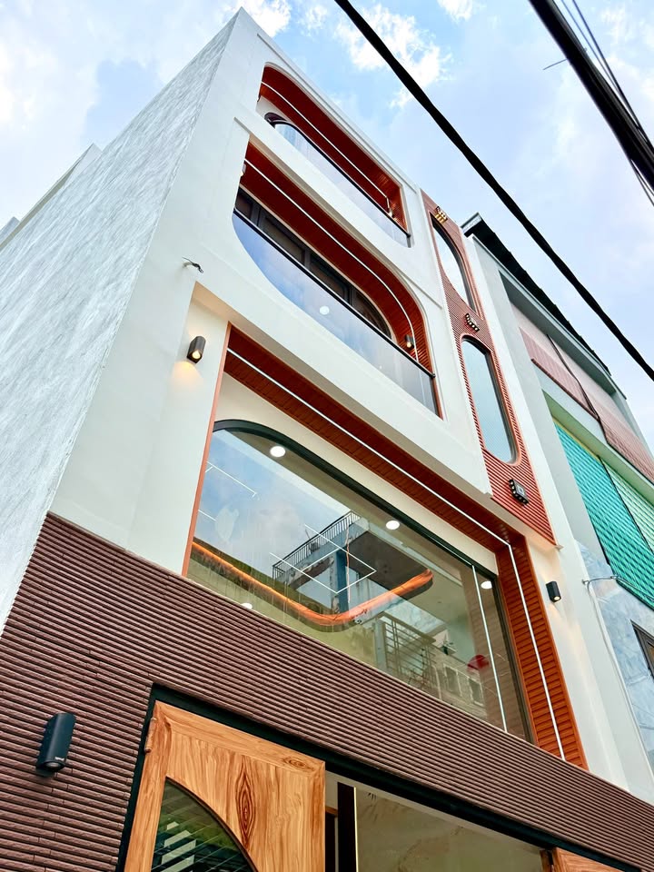 Nhà Riêng Lý Thường Kiệt 40m² - Ô tô vào tận nhà, 5 tầng, chỉ 9.3 tỷ!