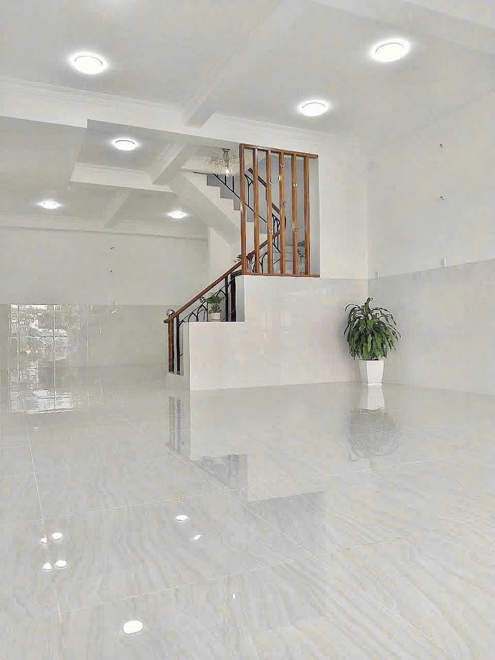 Nhà mặt tiền Quận Bình Tân 84m² giá 18 triệu - Mặt tiền kinh doanh!