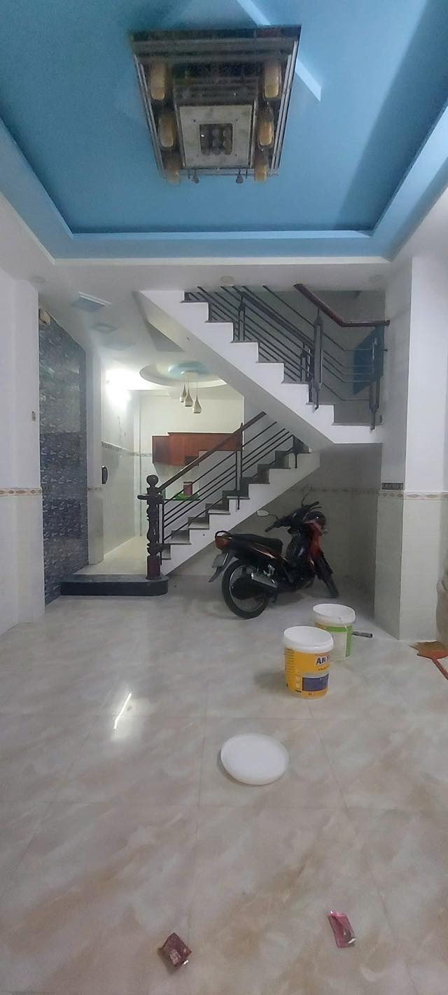 Nhà Hẻm Xe Tải 40m² - 4PN, 3WC, 3 Lầu - Gần Chợ Lê Văn Quới, Bình Tân