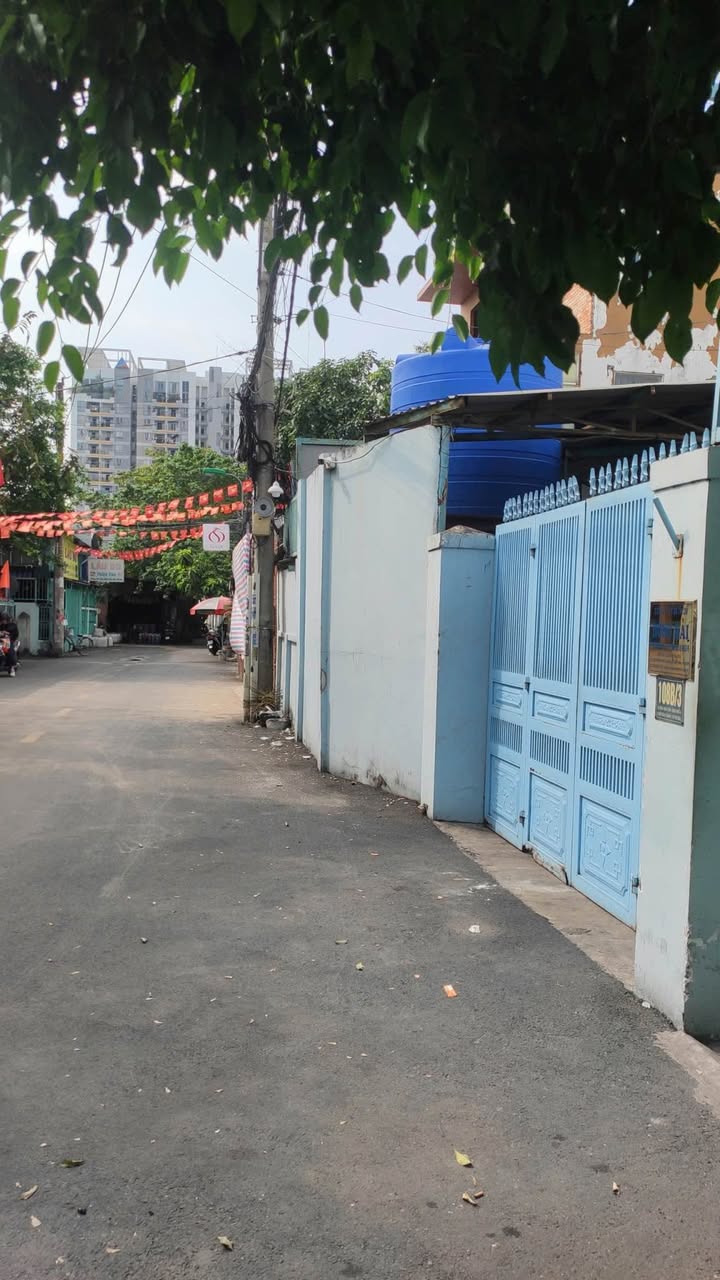 Nhà Xưởng 700m² Mặt Tiền Phạm Văn Đồng, Thủ Đức - Giá 250 Triệu/Tháng