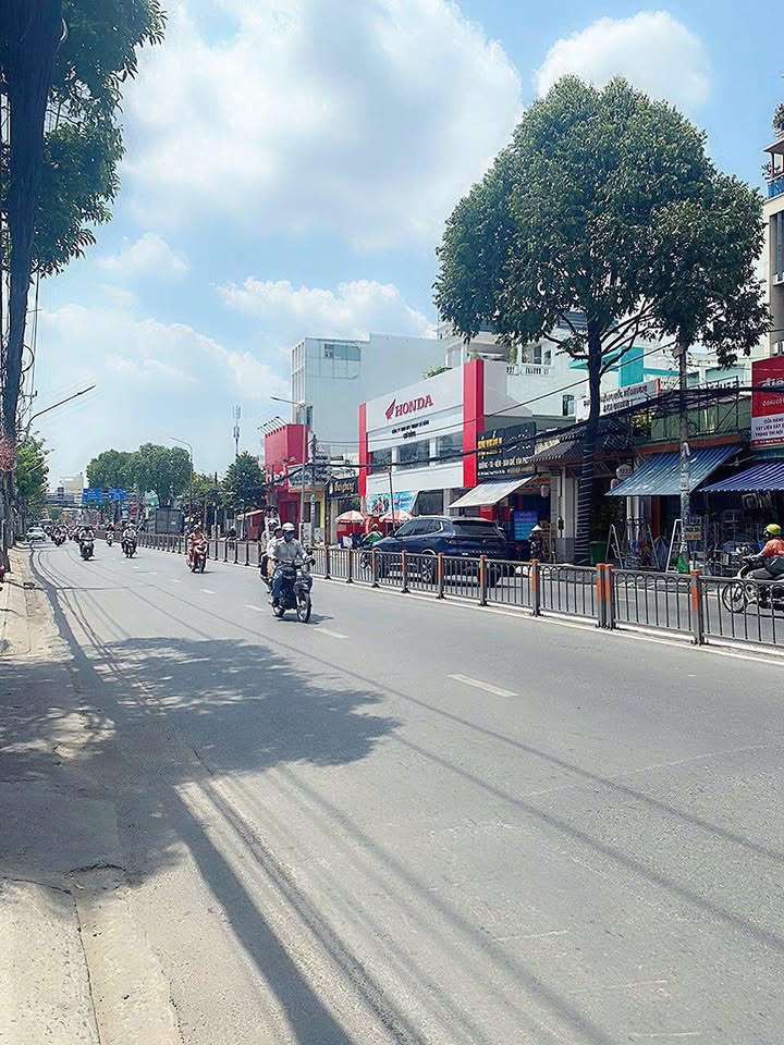 Nhà 35m² Bạch Đằng, Bình Thạnh - 4 Tầng, 5PN, Sân Rộng - 5.25 Tỷ