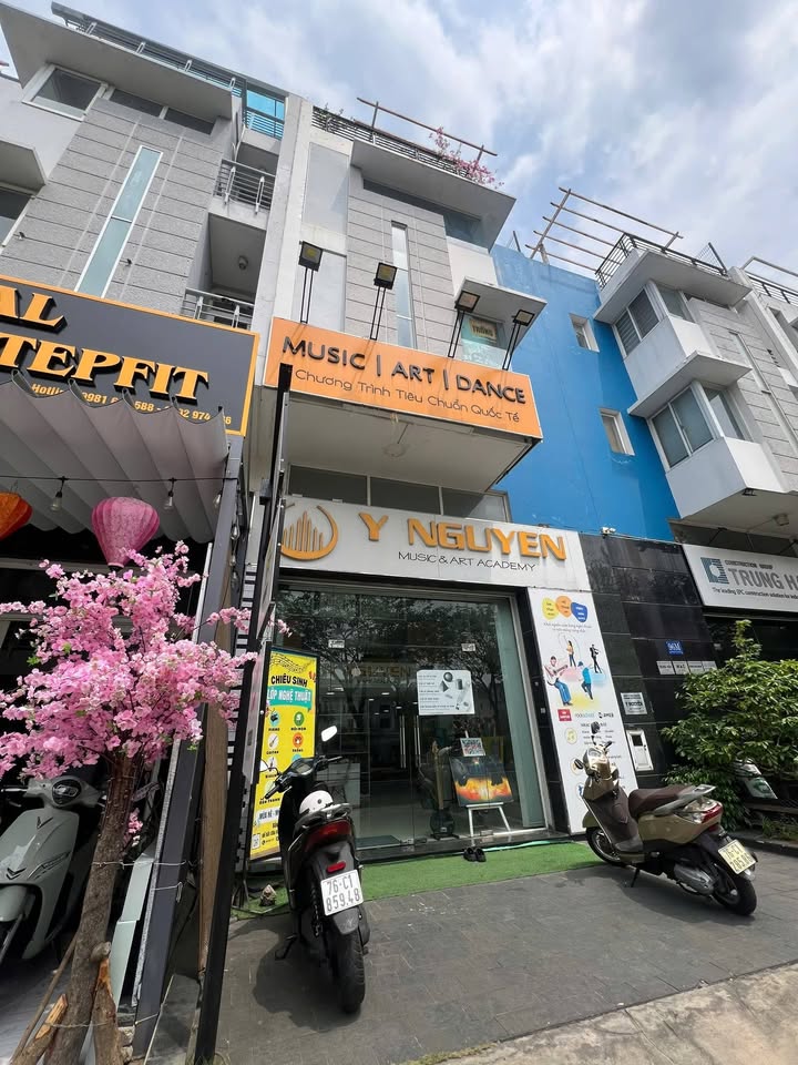 Nhà Phố Mặt Tiền Hoàng Quốc Việt, Q7 - Dòng Tiền 48 Triệu/Tháng, 24.5 Tỷ