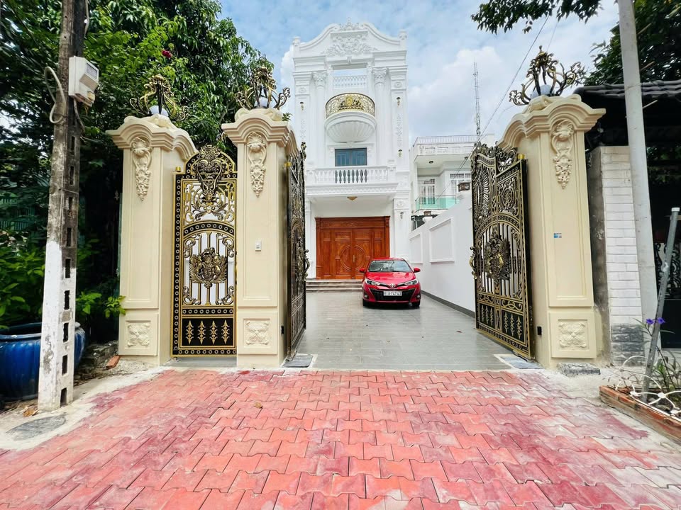 Nhà 3 Lầu Mặt Tiền Kinh Doanh P. Phú Lợi, TP. Thủ Dầu Một - 168m² Giá 12.5 Tỷ