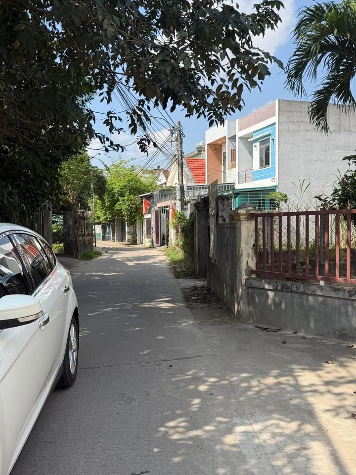 Đất Nền Mặt Tiền Đường Vòng Tròn, Sa Thầy - 200m², Sổ Đỏ Full Thổ Cư, Giá 1.5 Tỷ