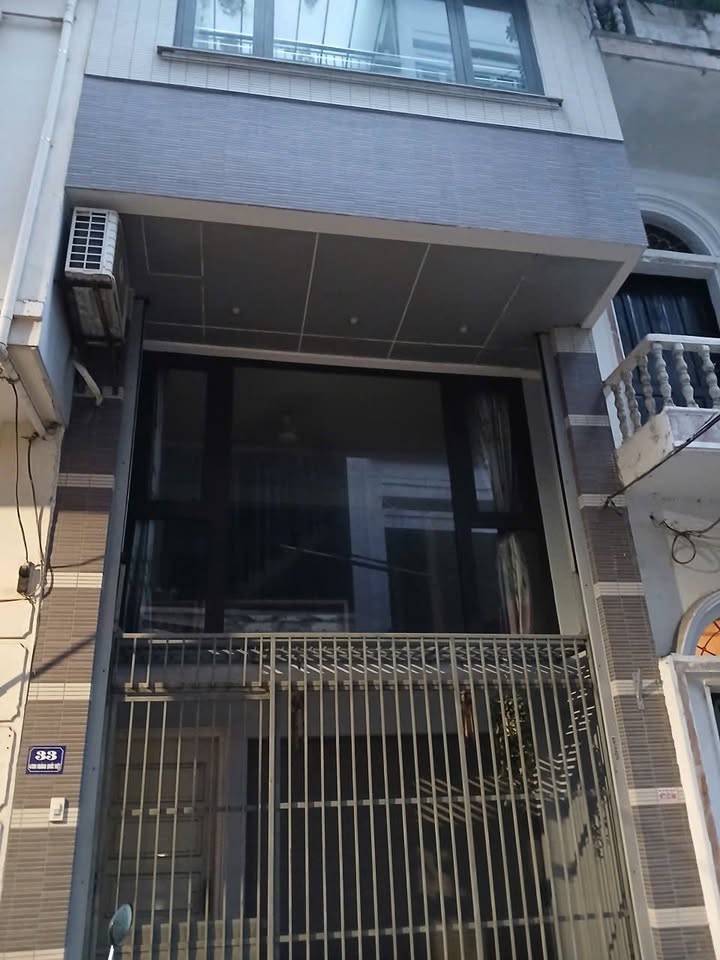 Nhà riêng Hoàng Quốc Việt, Cầu Giấy 50m² giá 25 triệu - Ô tô vào tận nhà!