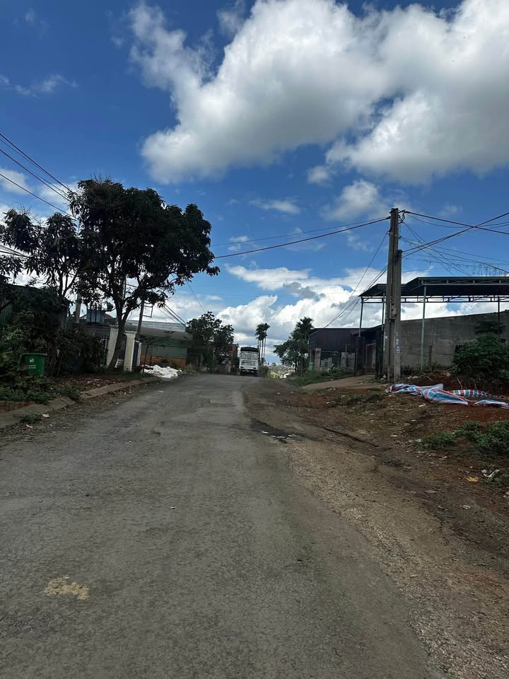 Đất nền Đắk Mil 180m² giá 1.8 tỷ - Đất thổ cư 100%!