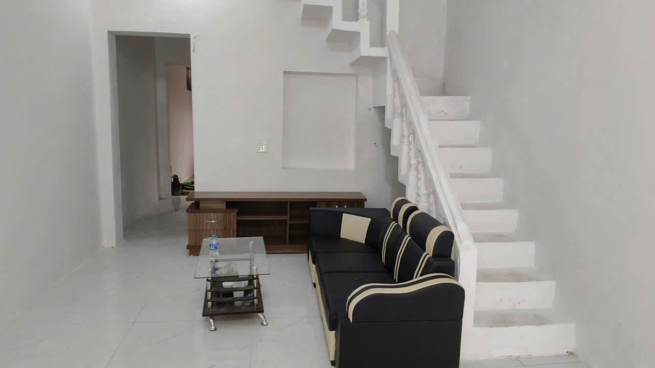 Nhà 2 Tầng P. Lam Sơn, Hưng Yên 90m² - Ô tô vào nhà, Giá 2 Tỷ