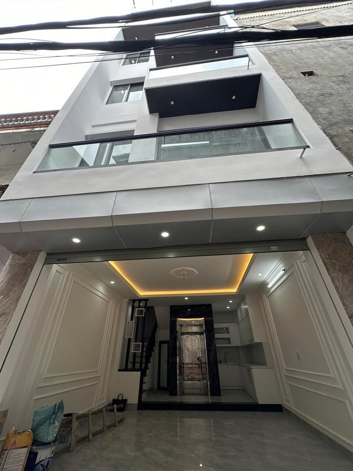 Nhà Mặt Đường Kinh Doanh 48m², 4.5 Tầng, Ngay Bisc Long Biên - 14.4 Tỷ