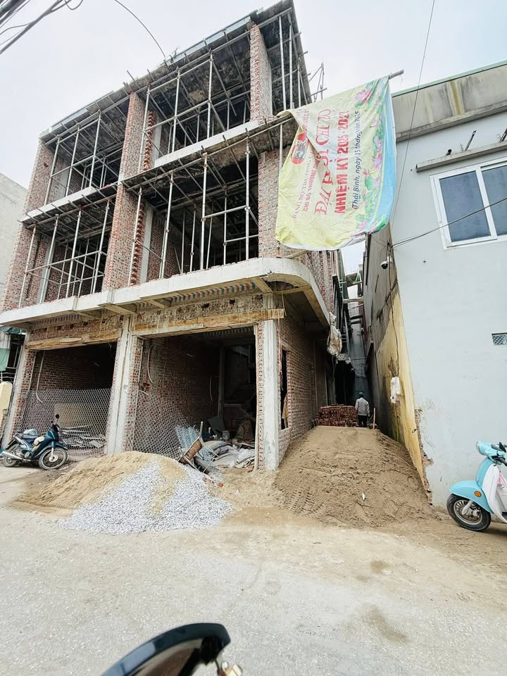 Nhà 3 Tầng Hoàng Diệu 42m² - Giá tốt hiếm có, ô tô sát nhà!