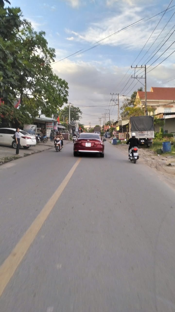 Bán Đất Mặt Tiền Tô Vĩnh Diện, Tân Uyên 1800m² - Giá 20.5 Tỷ