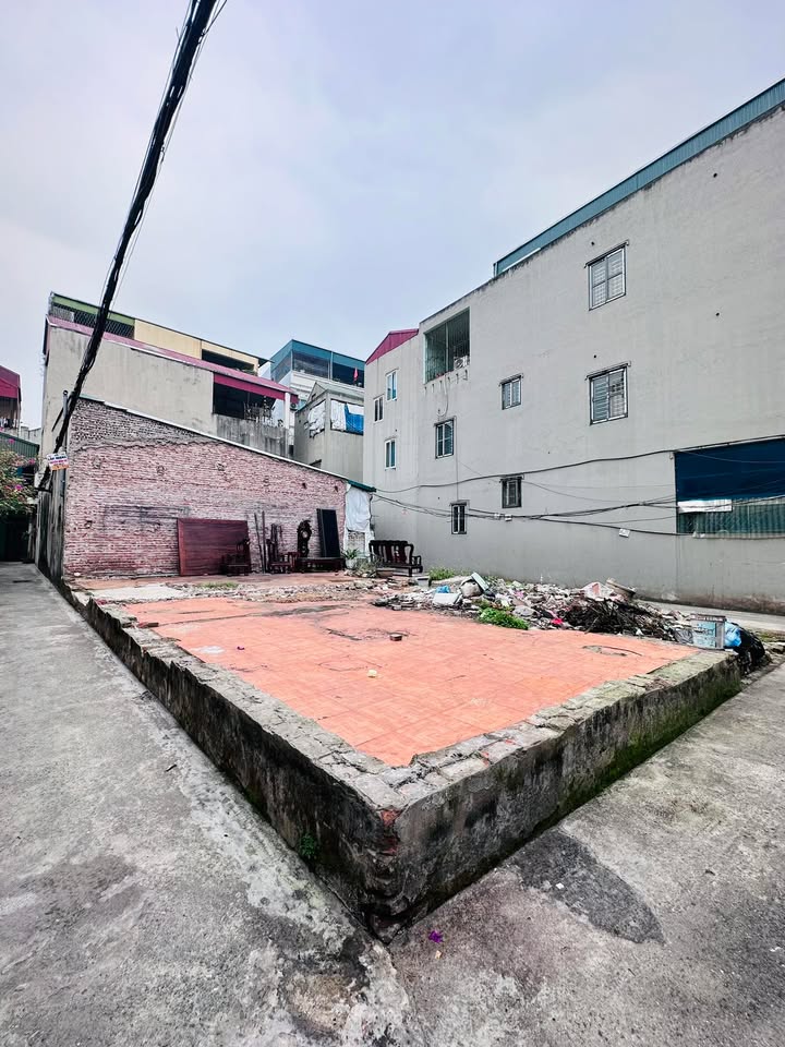 Đất Vàng Long Biên - 190m² Mặt Tiền Rộng 9.6m, 3 Mặt Thoáng - Giá Tốt